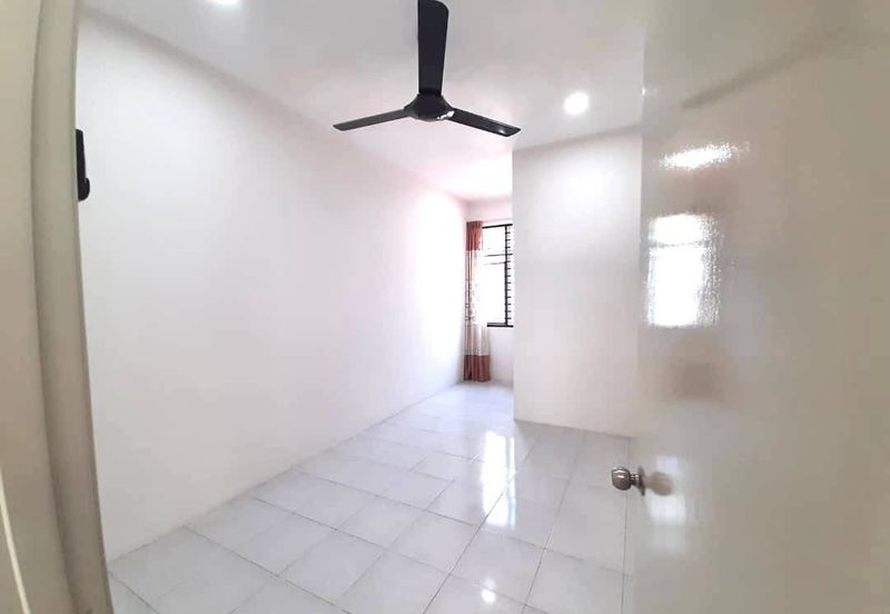 FOR SALE SEMI-D CLAUSTER 10 ROYAL GARDEN BANDAR SAUJANA PUTERA