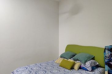 NICE HOUSE !! Double Storey Terrace House 100 East @ Bandar Enstek, N9