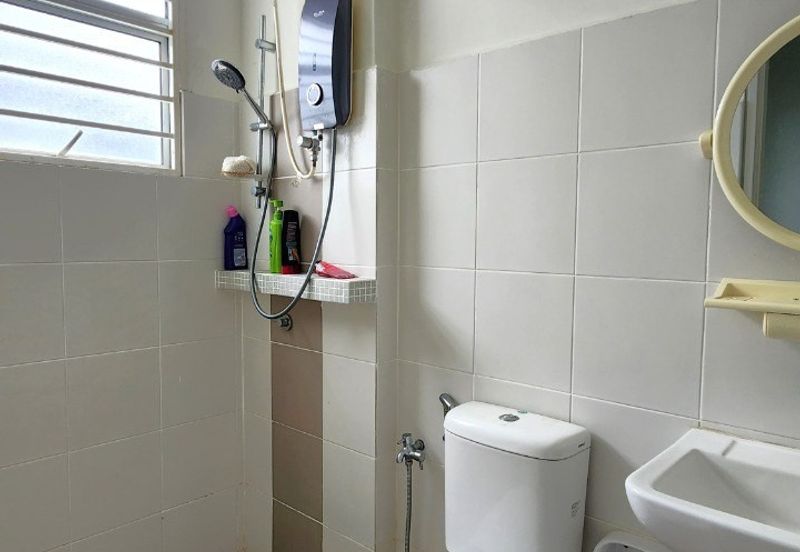 NICE HOUSE !! Double Storey Terrace House 100 East @ Bandar Enstek, N9