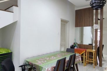 NICE HOUSE !! Double Storey Terrace House 100 East @ Bandar Enstek, N9