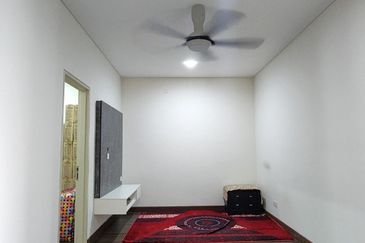 NICE HOUSE !! Double Storey Terrace House 100 East @ Bandar Enstek, N9