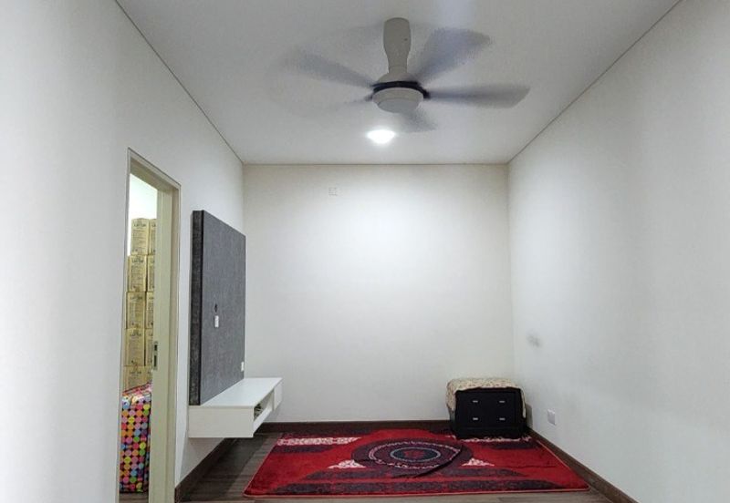 NICE HOUSE !! Double Storey Terrace House 100 East @ Bandar Enstek, N9
