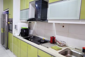 NICE HOUSE !! Double Storey Terrace House 100 East @ Bandar Enstek, N9