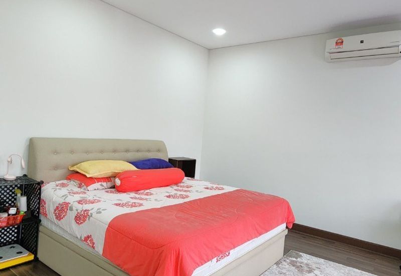 NICE HOUSE !! Double Storey Terrace House 100 East @ Bandar Enstek, N9