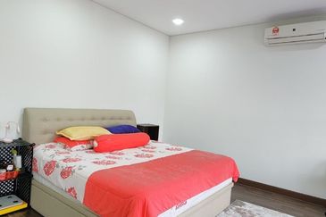 NICE HOUSE !! Double Storey Terrace House 100 East @ Bandar Enstek, N9