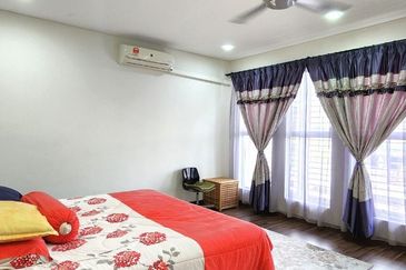 NICE HOUSE !! Double Storey Terrace House 100 East @ Bandar Enstek, N9