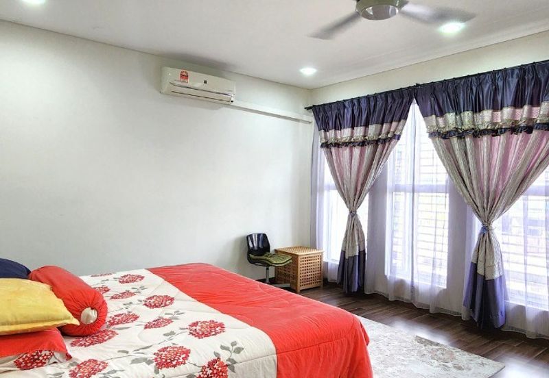 NICE HOUSE !! Double Storey Terrace House 100 East @ Bandar Enstek, N9