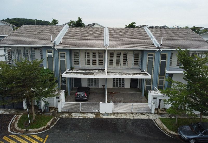 NICE HOUSE !! Double Storey Terrace House 100 East @ Bandar Enstek, N9