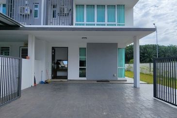 [END LOT UNIT] Double Storey Terrace House Serenia Adiva, Dengkil