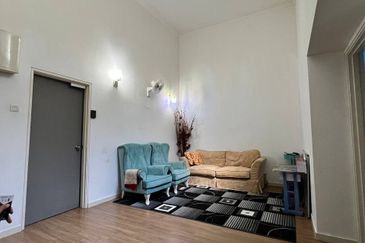 [FULLY RENOVATED] Double Storey House Chemara Hills, Seremban