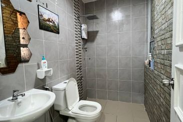 [FULLY RENOVATED] Double Storey House Chemara Hills, Seremban