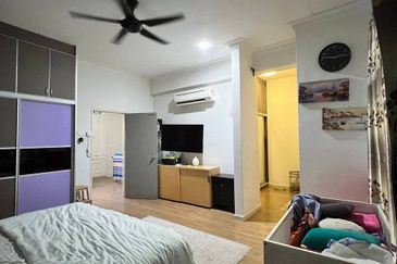 [FULLY RENOVATED] Double Storey House Chemara Hills, Seremban