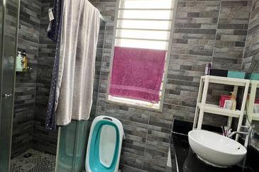 [FULLY RENOVATED] Double Storey House Chemara Hills, Seremban