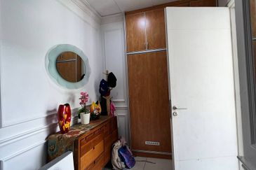 [FULLY RENOVATED] Double Storey House Chemara Hills, Seremban