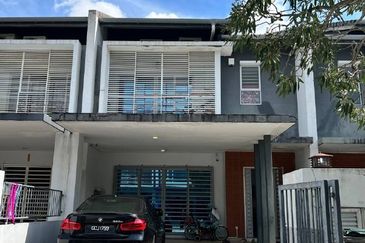 [FULLY RENOVATED] Double Storey House Chemara Hills, Seremban