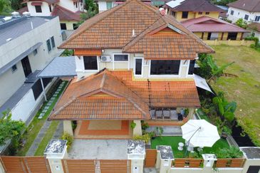 FreeHold ! Bumi Lot !! Bungalow @ Villa Bestari Gombak