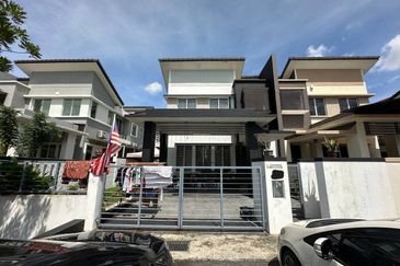 FreeHold ! Double Storey Semi-D Leguni Residensi , Bandar Seri Putra Bangi
