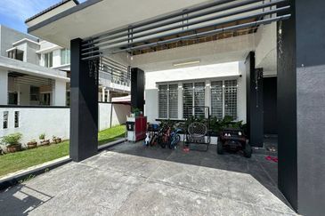 FreeHold ! Double Storey Semi-D Leguni Residensi , Bandar Seri Putra Bangi