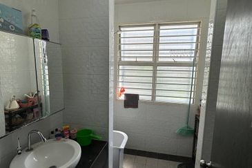 FreeHold ! Double Storey Semi-D Leguni Residensi , Bandar Seri Putra Bangi