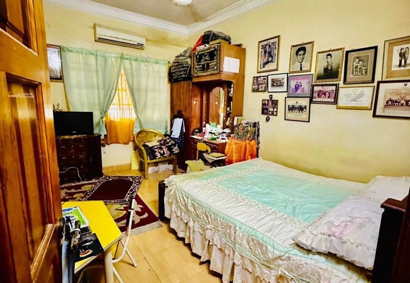 NEGOTIABLE !! Double Storey Terrace House @ Bangsar , Kuala Lumpur