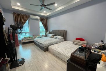 5 Min Drive to Gutrie ! Double Storey House @ Jalan Elektron U16 Denai Alam