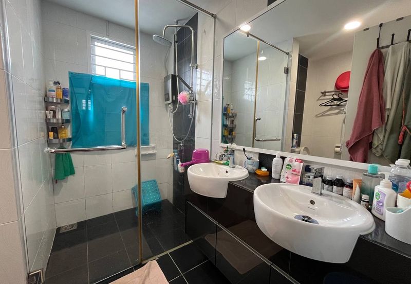 5 Min Drive to Gutrie ! Double Storey House @ Jalan Elektron U16 Denai Alam