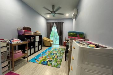 5 Min Drive to Gutrie ! Double Storey House @ Jalan Elektron U16 Denai Alam
