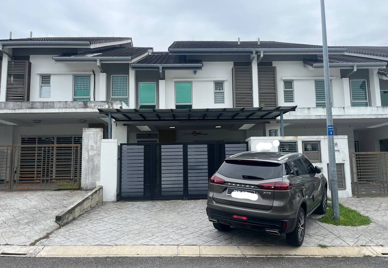5 Min Drive to Gutrie ! Double Storey House @ Jalan Elektron U16 Denai Alam