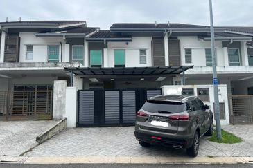 5 Min Drive to Gutrie ! Double Storey House @ Jalan Elektron U16 Denai Alam