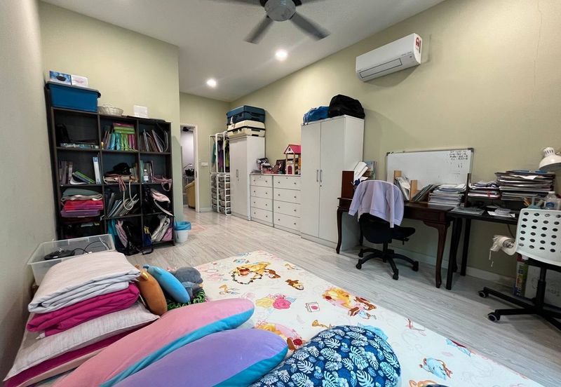 5 Min Drive to Gutrie ! Double Storey House @ Jalan Elektron U16 Denai Alam