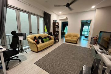 5 Min Drive to Gutrie ! Double Storey House @ Jalan Elektron U16 Denai Alam