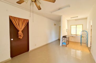 Near LRT Putra Height !! Apartment Sri Saujana @ Bandar Saujana Putra