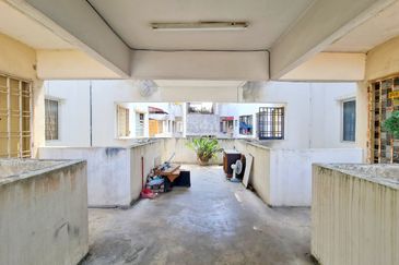 Near LRT Putra Height !! Apartment Sri Saujana @ Bandar Saujana Putra