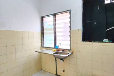 [LOW COST] Pangsapuri Mawar Jaya, Seri Kembangan