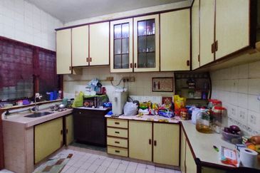 Below Market Value!! Double Storey House @ Bandar Tasik Selatan , KL
