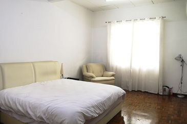 CORNER LOT !! Double Storey House @ Kota Kemuning , Seksyen 13 