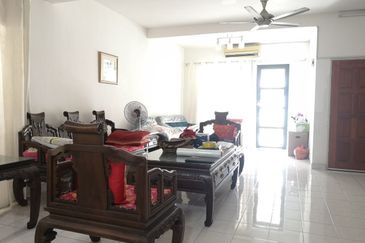 CORNER LOT !! Double Storey House @ Kota Kemuning , Seksyen 13 