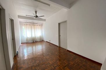CORNER LOT !! Double Storey House @ Kota Kemuning , Seksyen 13 