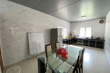 CORNER LOT !! Double Storey House @ Kota Kemuning , Seksyen 13 