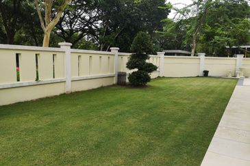 CORNER LOT !! Double Storey House @ Kota Kemuning , Seksyen 13 