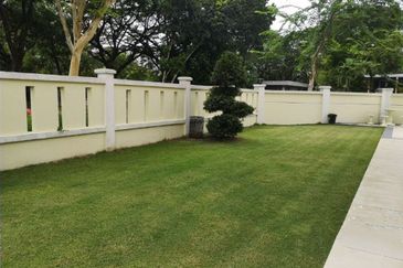 Corner Lot Anggerik Tainia Kota Kemuning 2 Storey Terrace Huge Side Land Renovated Extended For Sale