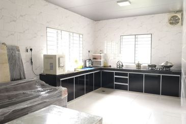 Corner Lot Anggerik Tainia Kota Kemuning 2 Storey Terrace Huge Side Land Renovated Extended For Sale