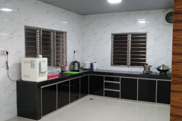 Corner Lot Anggerik Tainia Kota Kemuning 2 Storey Terrace Huge Side Land Renovated Extended For Sale