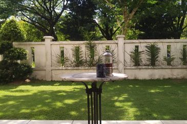 Corner Lot Anggerik Tainia Kota Kemuning 2 Storey Terrace Huge Side Land Renovated Extended For Sale