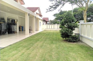 Corner Lot Anggerik Tainia Kota Kemuning 2 Storey Terrace Huge Side Land Renovated Extended For Sale