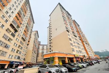 Residensi Bistaria, Ukay Bistari