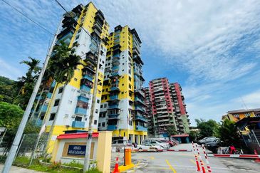 Menara Merak Kayangan