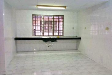 SUBANG BESTARI Double Storey Terrace House For Sale 