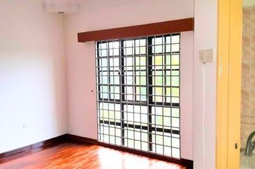 SUBANG BESTARI Double Storey Terrace House For Sale 