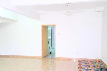 SUBANG BESTARI Double Storey Terrace House For Sale 